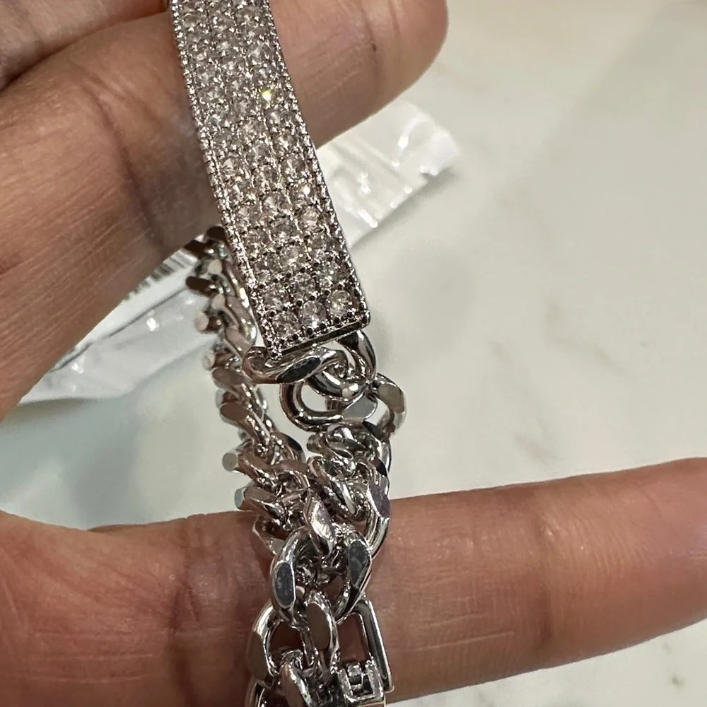 Elegant Silver Bracelet with Sparkling Accents - Picture 9 of 11